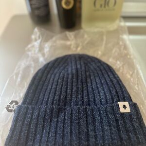 Huckberty Beanie in Marled Navy